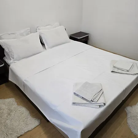 Ultracentral Apartment Cuza Voda Ploiesti Exterior photo
